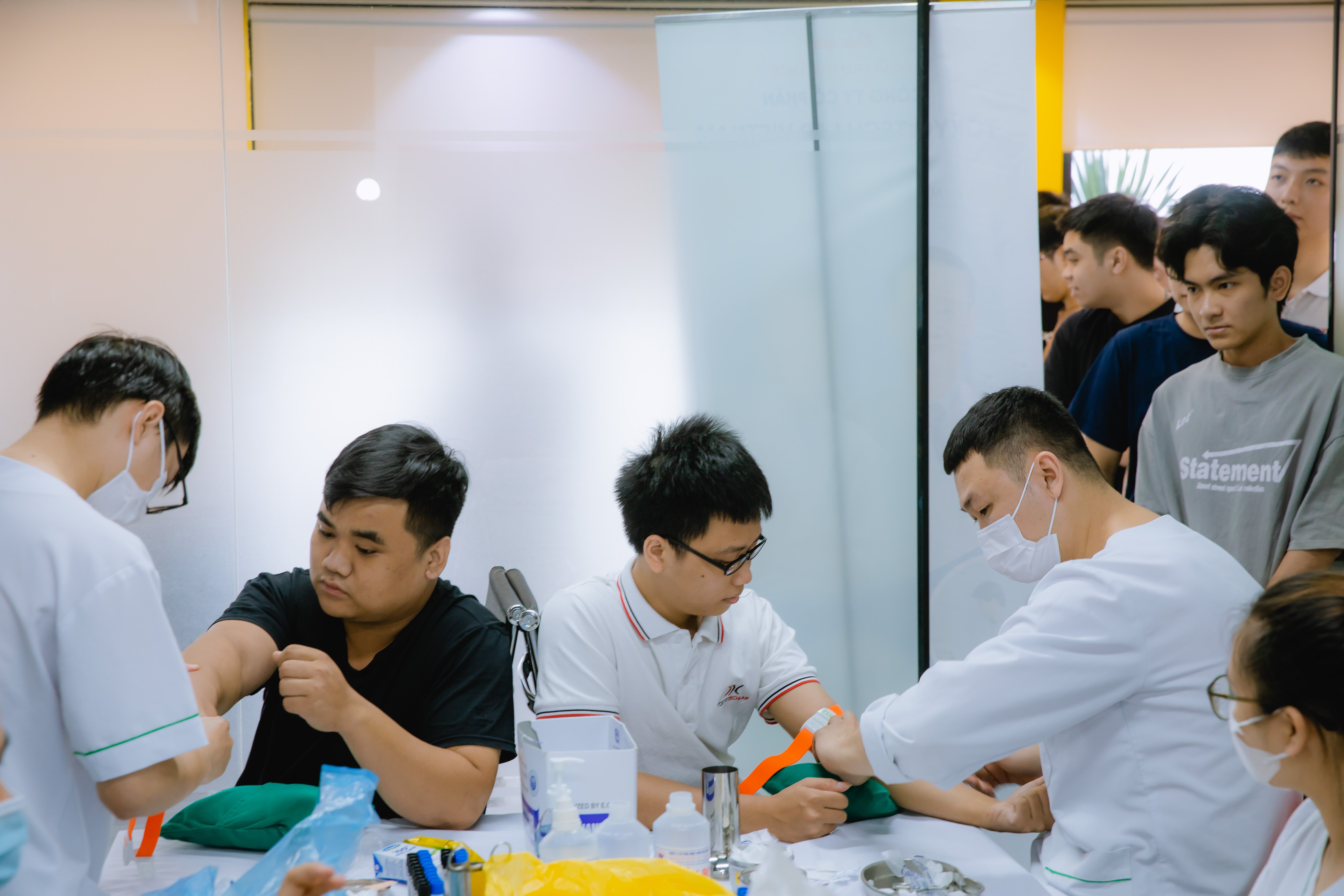 lay-mau-xet-nghiem-tai-doanh-nghiep