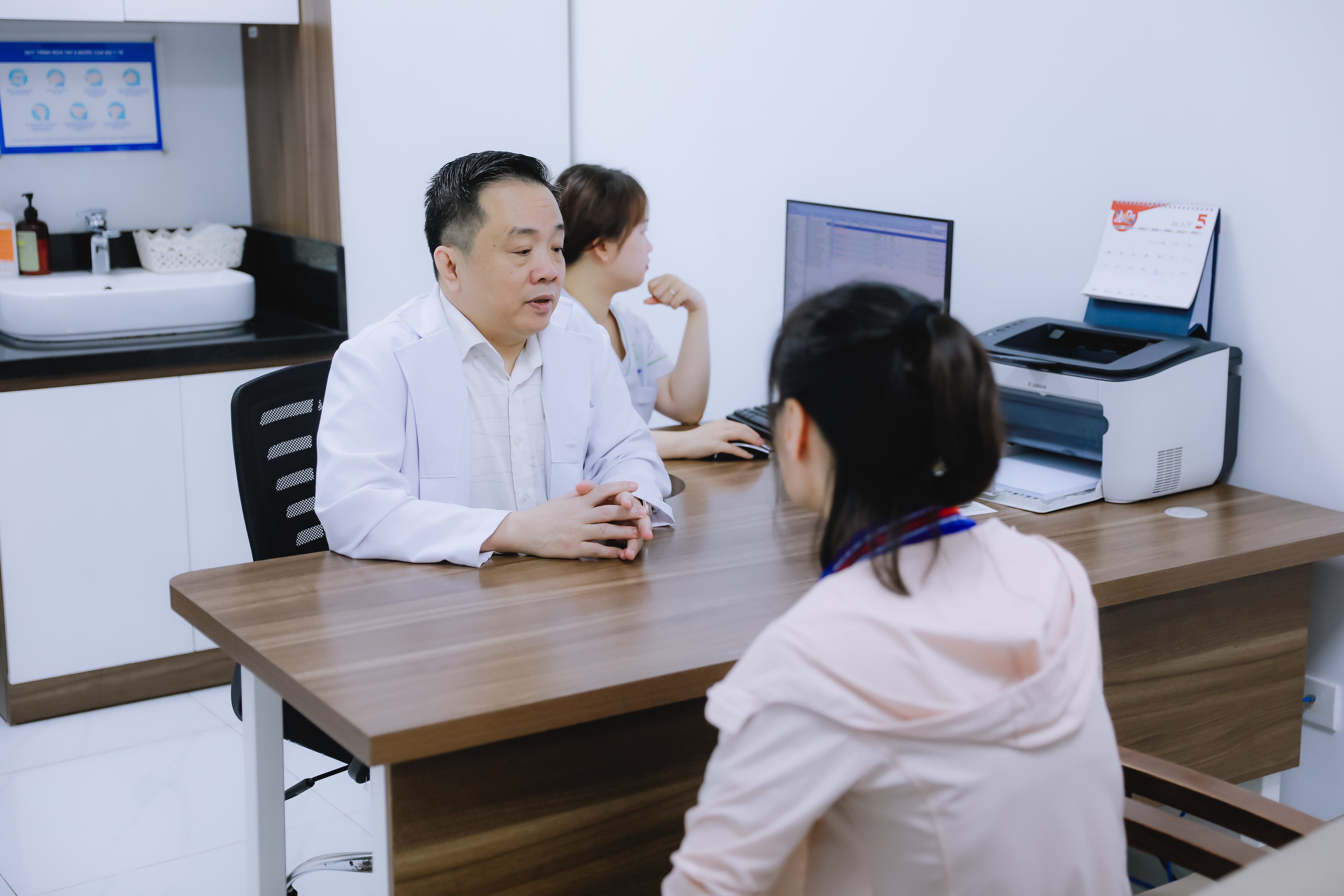 kham-suc-khoe-dinh-ky-cho-nhan-vien-nu-1